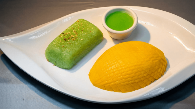 Mango with Sweet Sticky Rice.