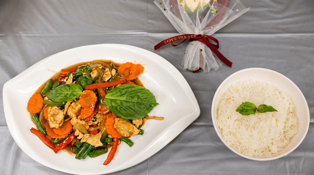 Spicy Basil (Pad Gra Prow) (Lunch).