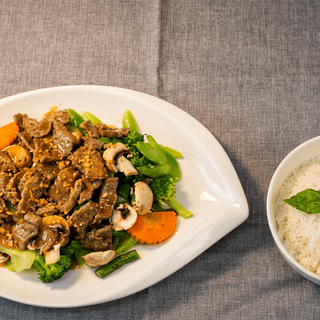 Pad Gra Tiem (Lunch)
