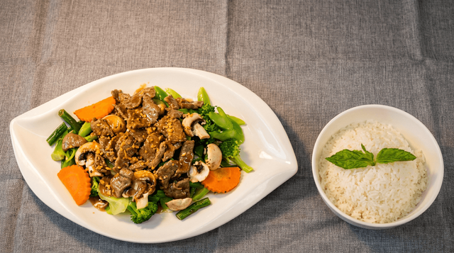 Pad Gra Tiem (Lunch).